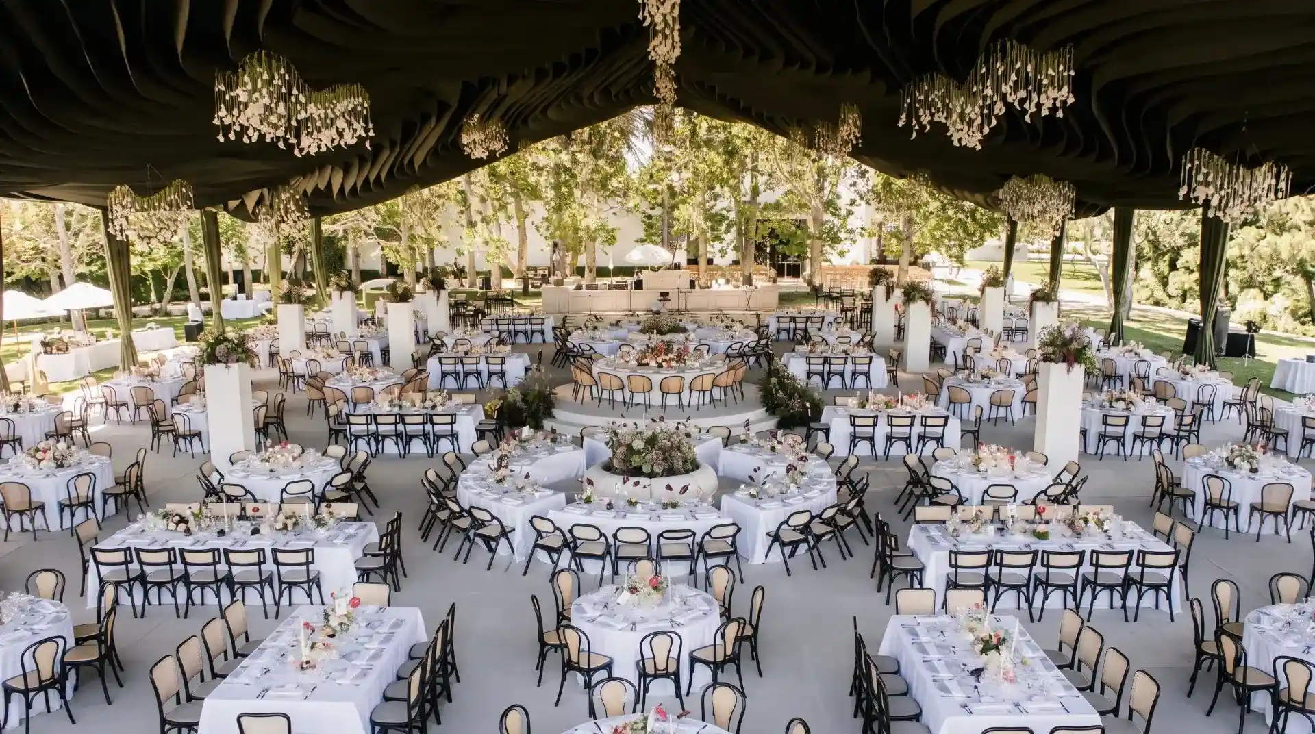 Wedding reception set with wholesale wedding chairs, tables and a bar counter from Sunzo Furniture